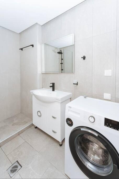 Chic Apartment Near Acropolis Афины Экстерьер фото